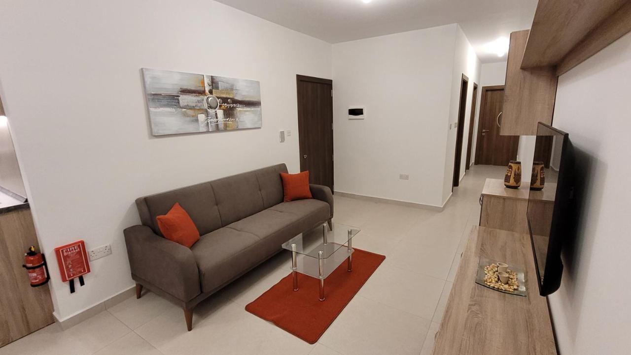 Lovely With Side Sea View Apartment St. Paul's Bay